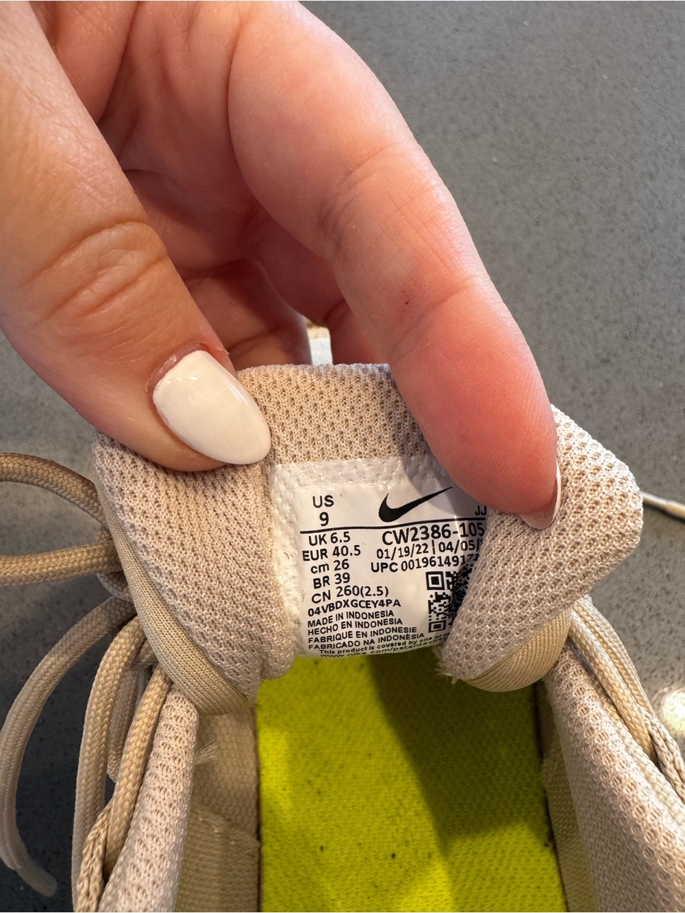 Nike Beige Running Sneakers with Black Swoosh and Neon Yellow Insole - Picture 4 of 4